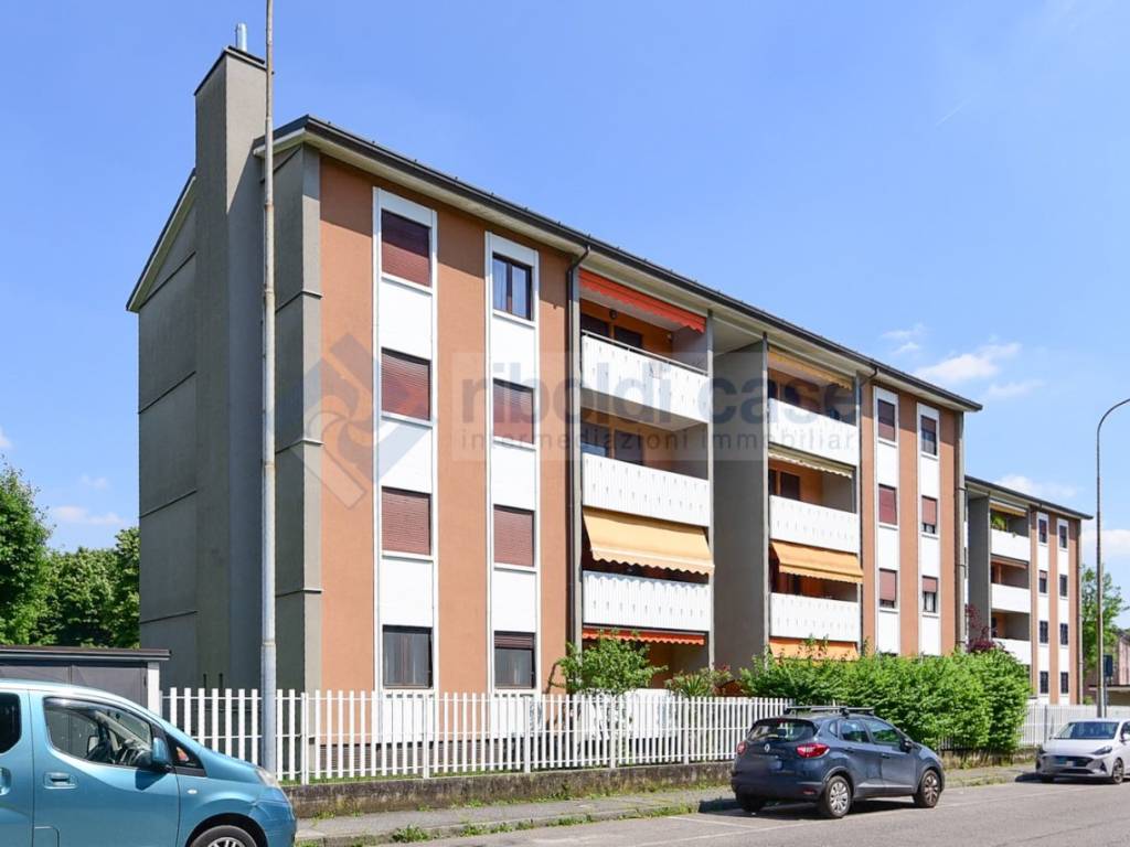 Appartamento a Desio in VIA DOLOMITI - Foto 3