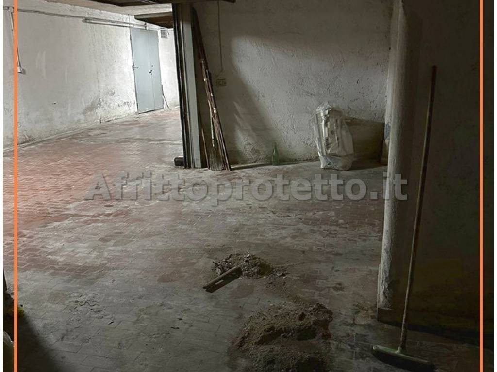 Box / garage a Formia in Via Angelo Rubino, 48 - Foto 3