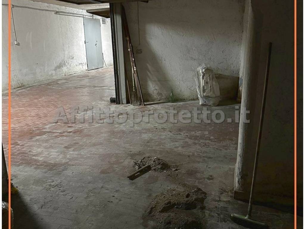 Box / garage a Formia in Via Angelo Rubino, 48 - Foto 4