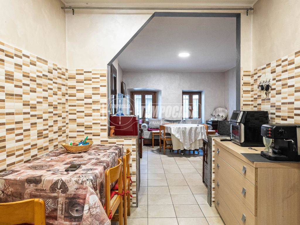 Appartamento a Molteno in Via Camillo Benso di Cavour - Foto 2