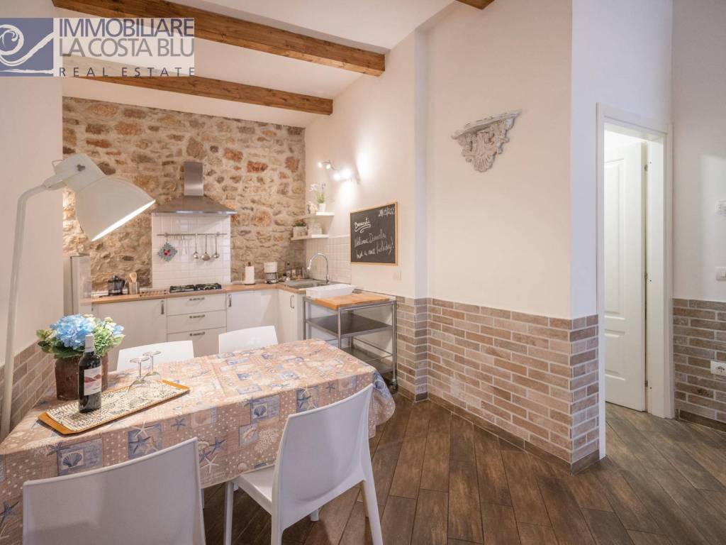 Appartamento a Torri del benaco in Vicolo Chiesa, 11 - Foto 2