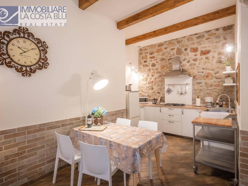 Appartamento a Torri del benaco in Vicolo Chiesa, 11 - Foto 4