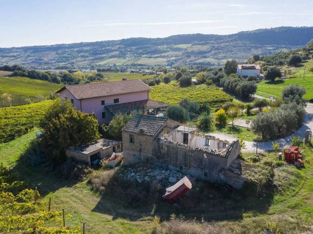 Rustico / casale a Monterubbiano in Contrada Molino S.N.C. - Foto 2