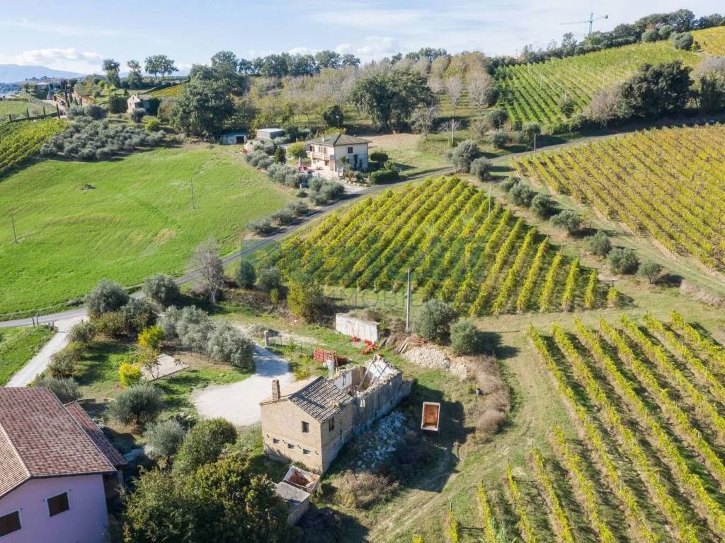 Rustico / casale a Monterubbiano in Contrada Molino S.N.C. - Foto 3