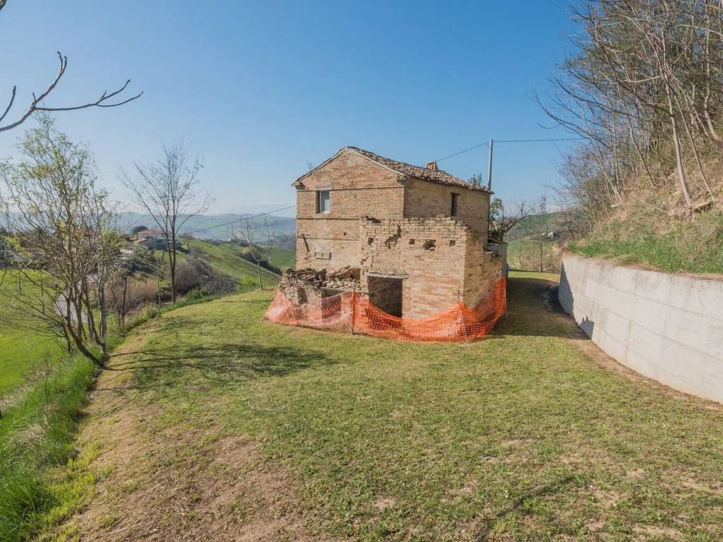 Rustico / casale a Carassai in Strada Provinciale 58 - Foto 3