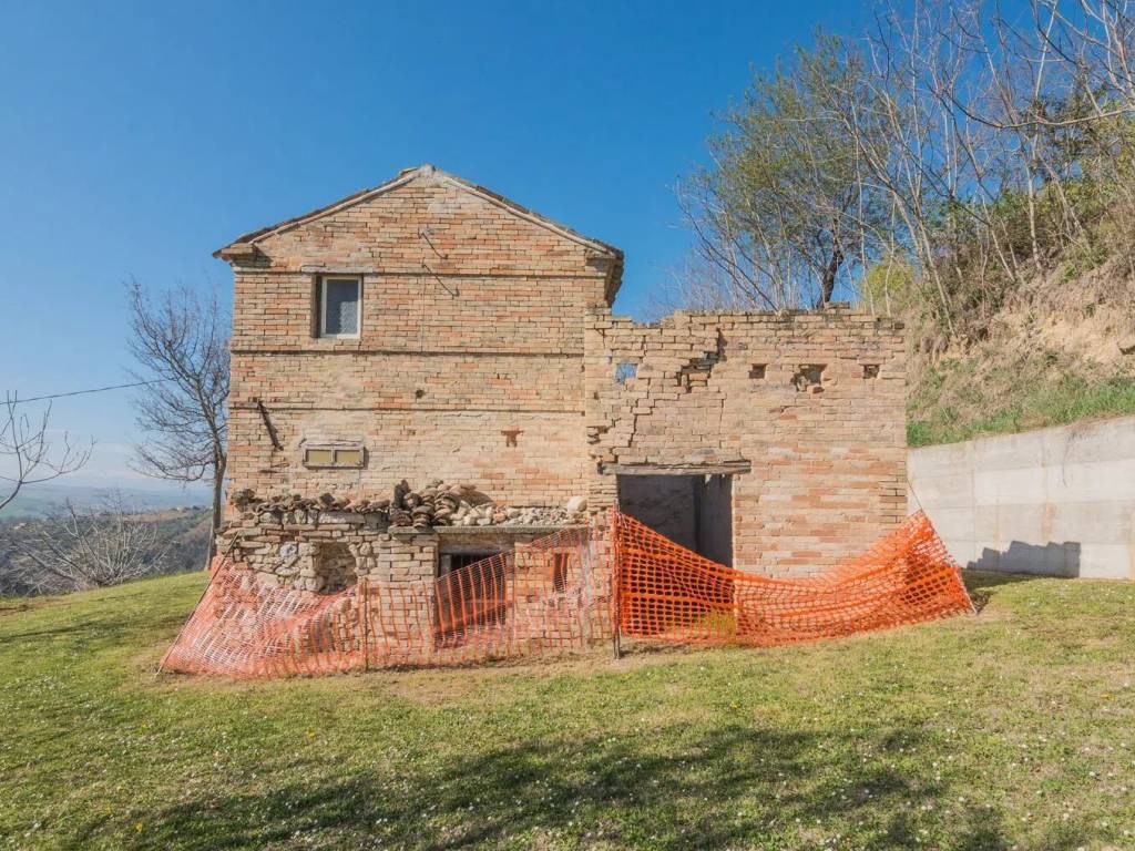 Rustico / casale a Carassai in Strada Provinciale 58 - Foto 5