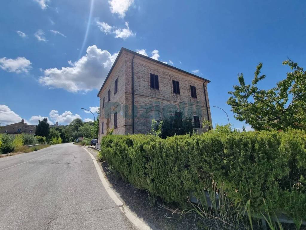 Villa a Monterubbiano in Via Giacomo Leopardi - Foto 2