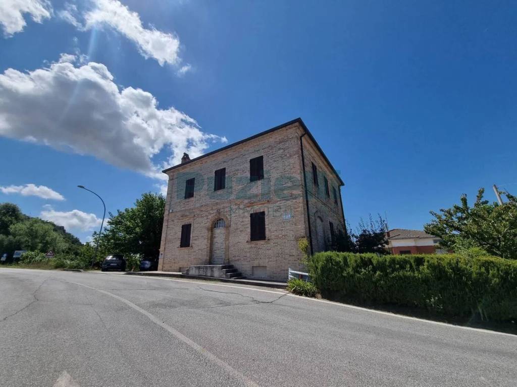 Villa a Monterubbiano in Via Giacomo Leopardi - Foto 3