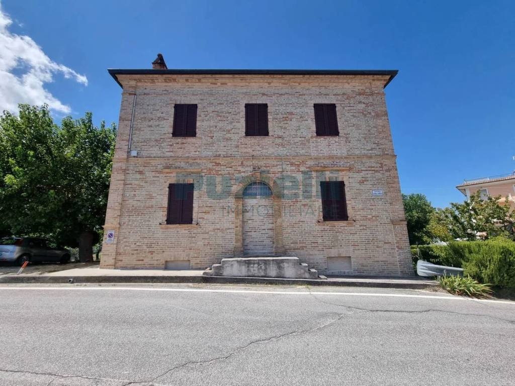 Villa a Monterubbiano in Via Giacomo Leopardi - Foto 4