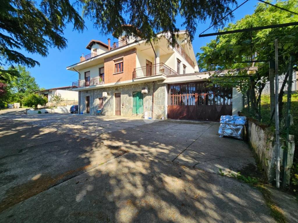 Casa indipendente a Nizza monferrato in STRADA ALESSANDRIA, 74 - Foto 2