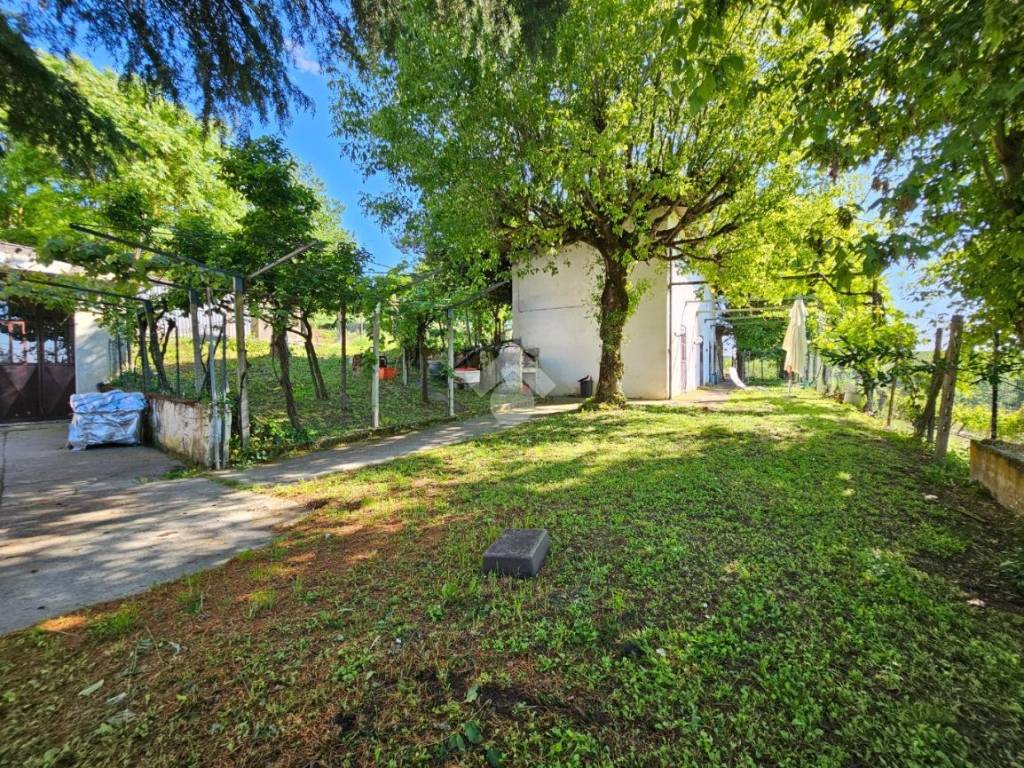 Casa indipendente a Nizza monferrato in STRADA ALESSANDRIA, 74 - Foto 5