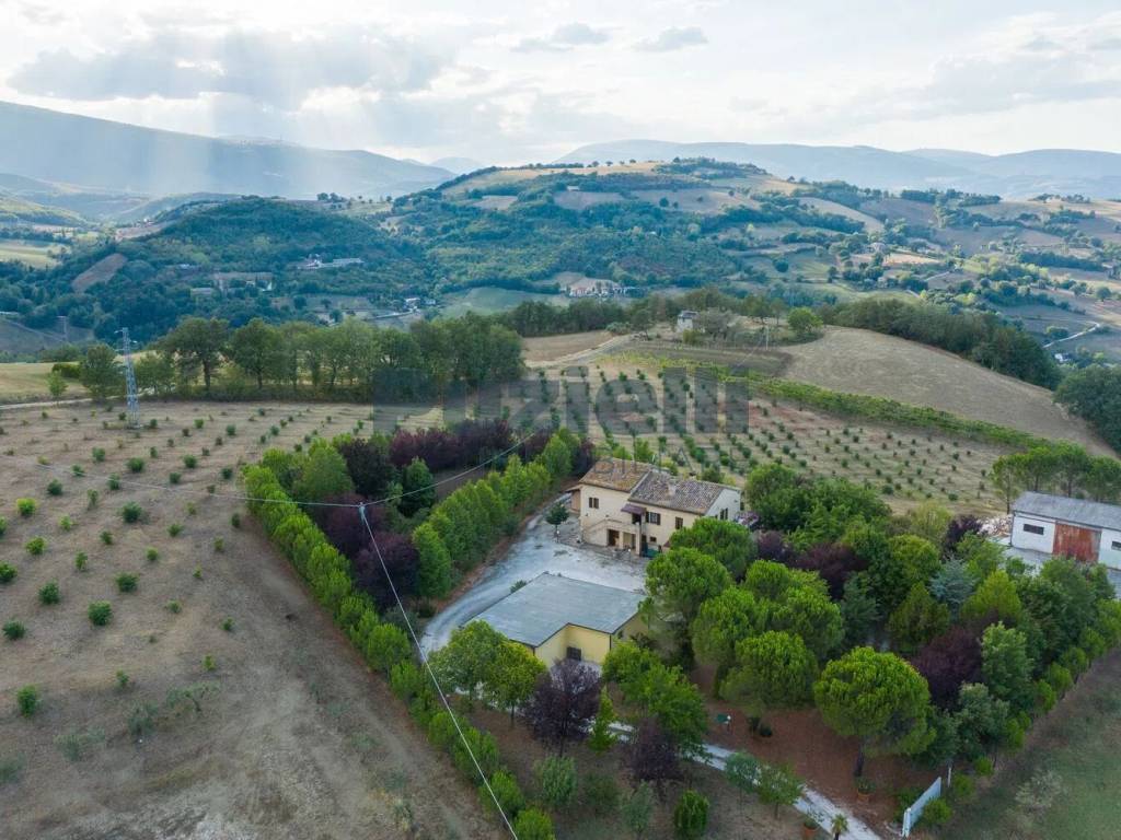 Villa a Cessapalombo in Contrada Le Case - Foto 5