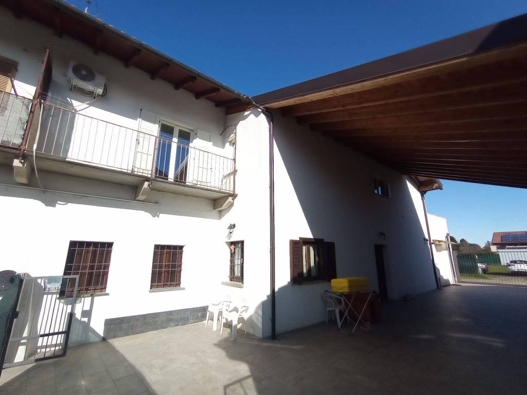 Villa a Oleggio in Via Santo Stefano, 119 - Foto 2