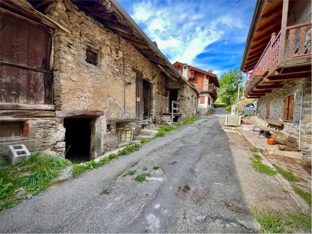 Casa indipendente a Aymavilles in FRAZIONE OZEIN, SNC - Foto 2