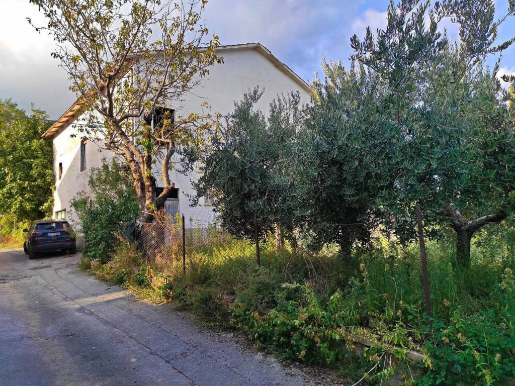 Villa a San severino marche in 75Ff+Pc S.N.C. - Foto 3
