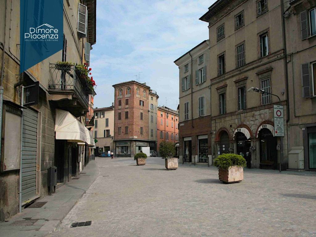Box / garage a Piacenza in Piazza del Borgo - Foto 4