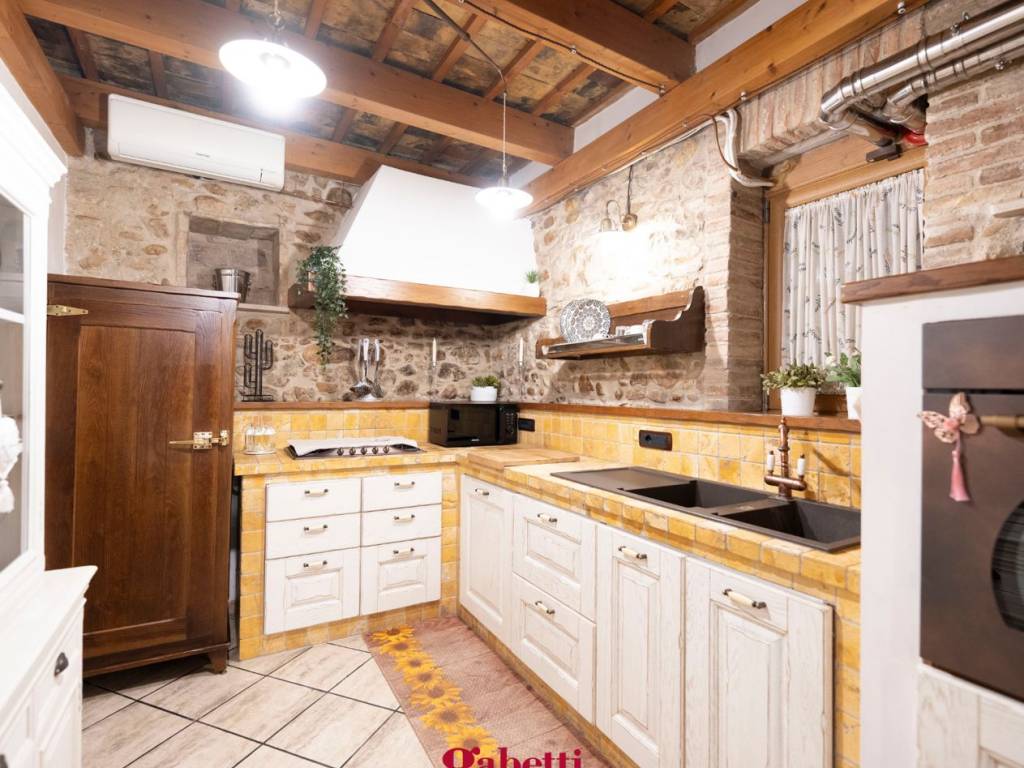 Casa indipendente a San salvo in Via Strada Fontana, 12 - Foto 2