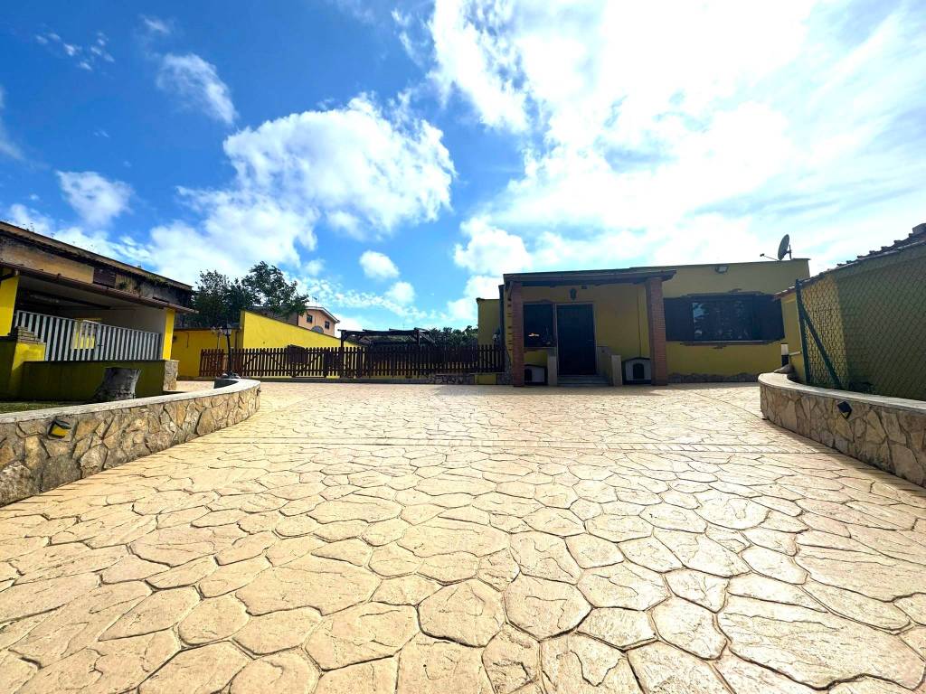 Villa a Aprilia in Via delle Capinere - Foto 3
