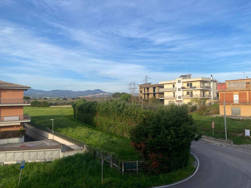 Appartamento a Aprilia in VIA CAMPOLEONE SCALO, 4 - Foto 2