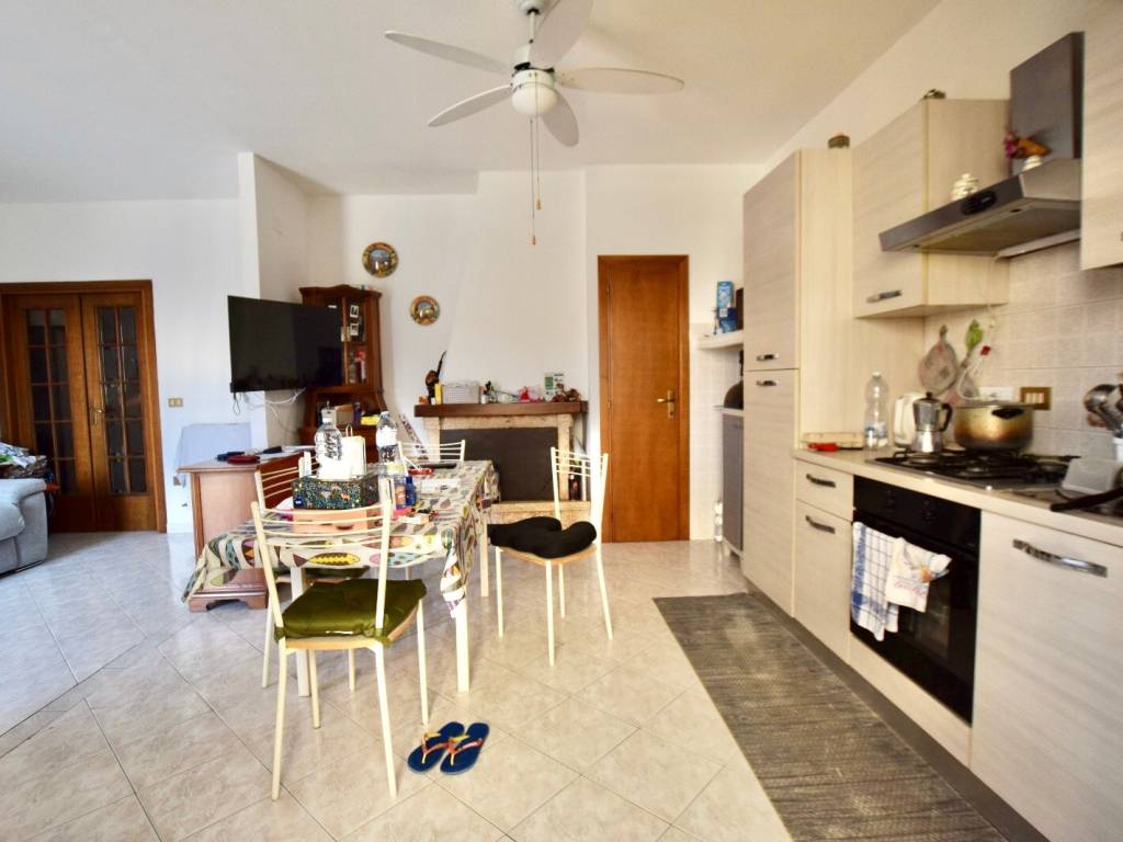 Appartamento a Castagneto carducci in Via della Resistenza - Foto 3