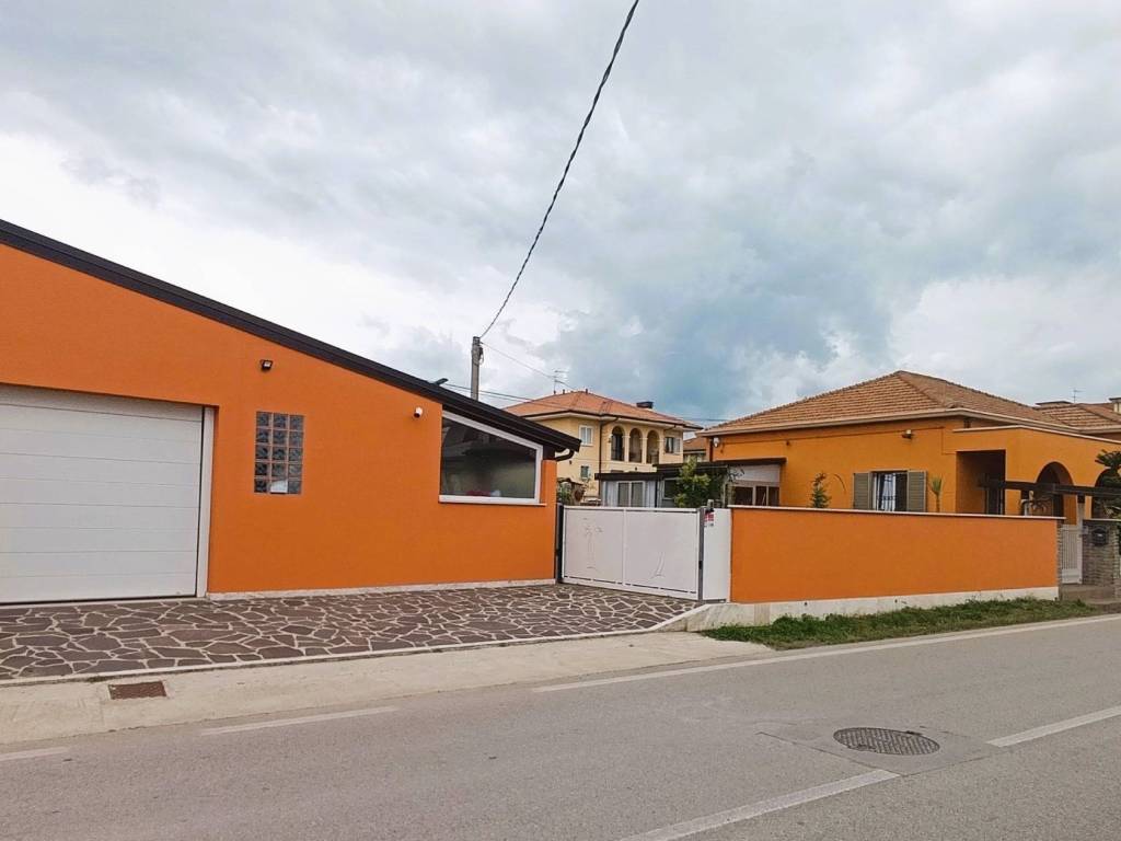 Villa a Alba adriatica in Via Ascolana, 33 - Foto 3