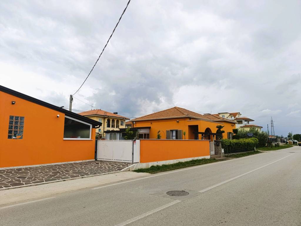 Villa a Alba adriatica in Via Ascolana, 33 - Foto 4