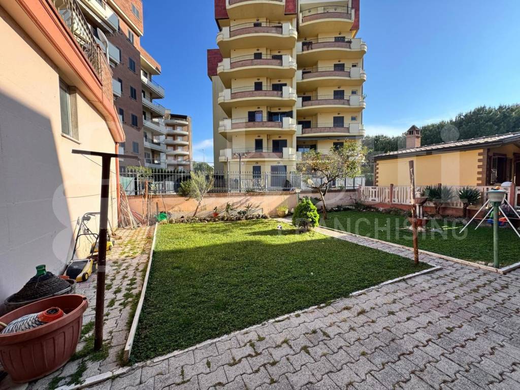 Casa indipendente a Alba adriatica in Via Cesare Battisti , 178 - Foto 2