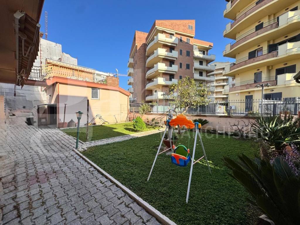 Casa indipendente a Alba adriatica in Via Cesare Battisti , 178 - Foto 3