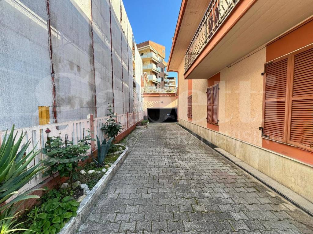 Casa indipendente a Alba adriatica in Via Cesare Battisti , 178 - Foto 4