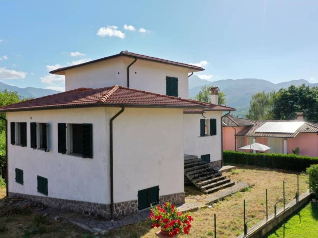 Villa a Barga in Via di Mezzo - Foto 5