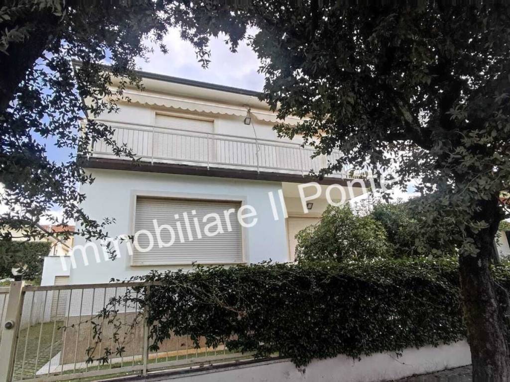 Villa a Camaiore in Via 25 Luglio, 11 - Foto 3