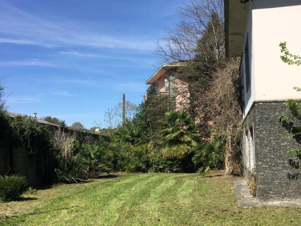 Villa a Besozzo in Via Giosuè Carducci, 6 - Foto 3