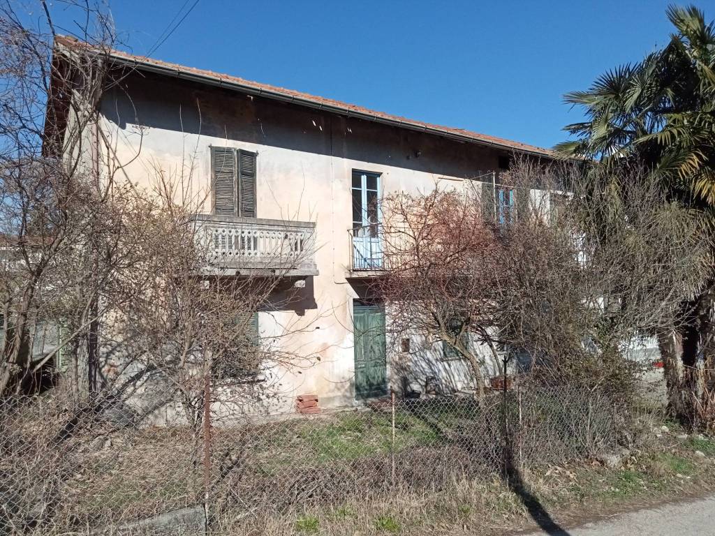 Casa indipendente a Besozzo in Via Stocchetti, 28 - Foto 2