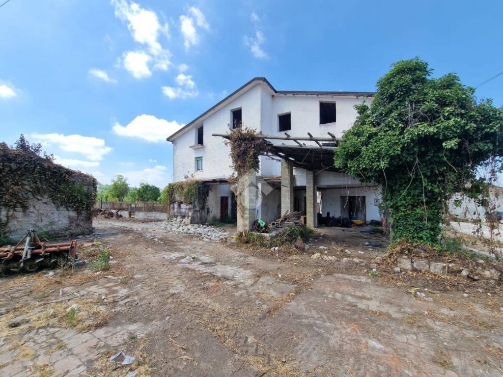 Casa indipendente a Sant'agata de' goti in C/da S.Silvestro, 5 - Foto 2