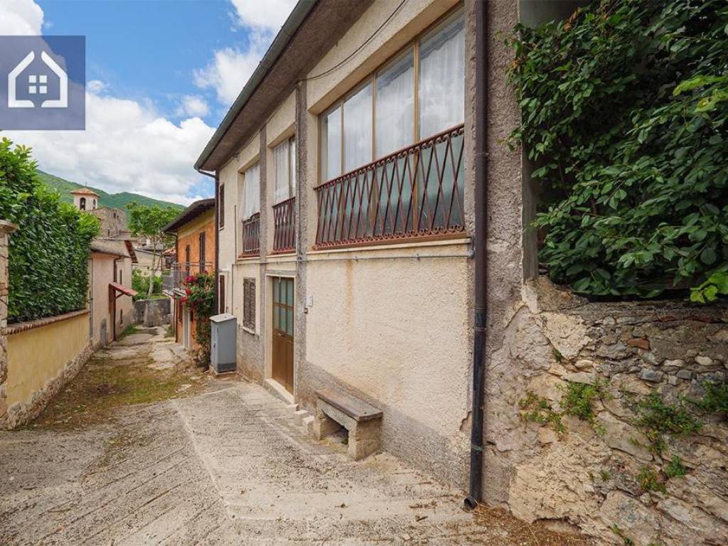 Casa indipendente a Borgorose in Via del Fossato - Foto 2