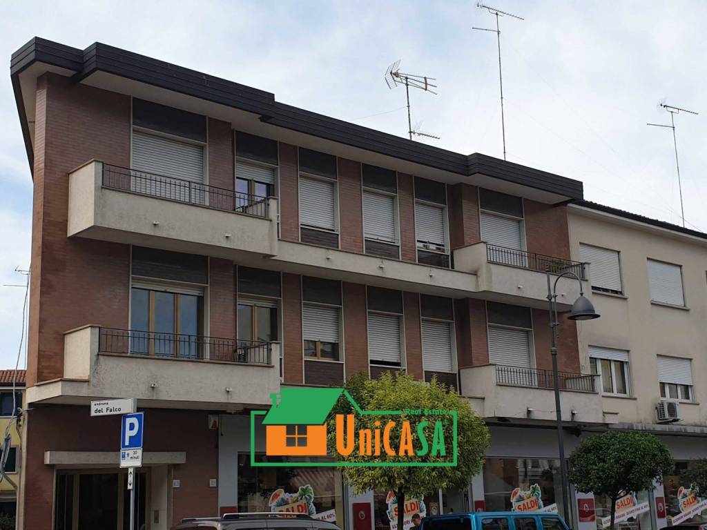 Appartamento a Monfalcone in Via Duca d'Aosta, 63 - Foto 2