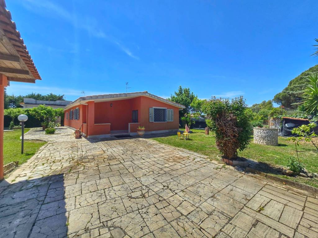 Villa a Aprilia in Via della Primavera - Foto 2