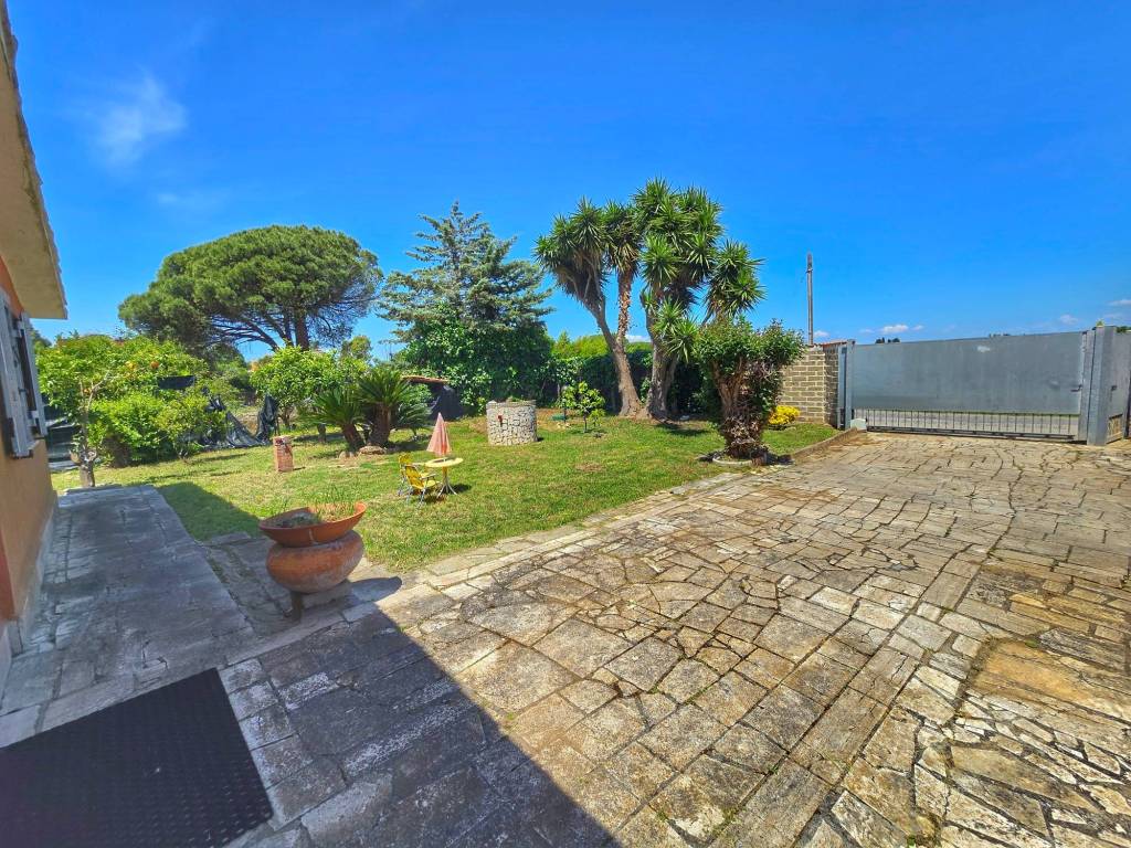 Villa a Aprilia in Via della Primavera - Foto 3
