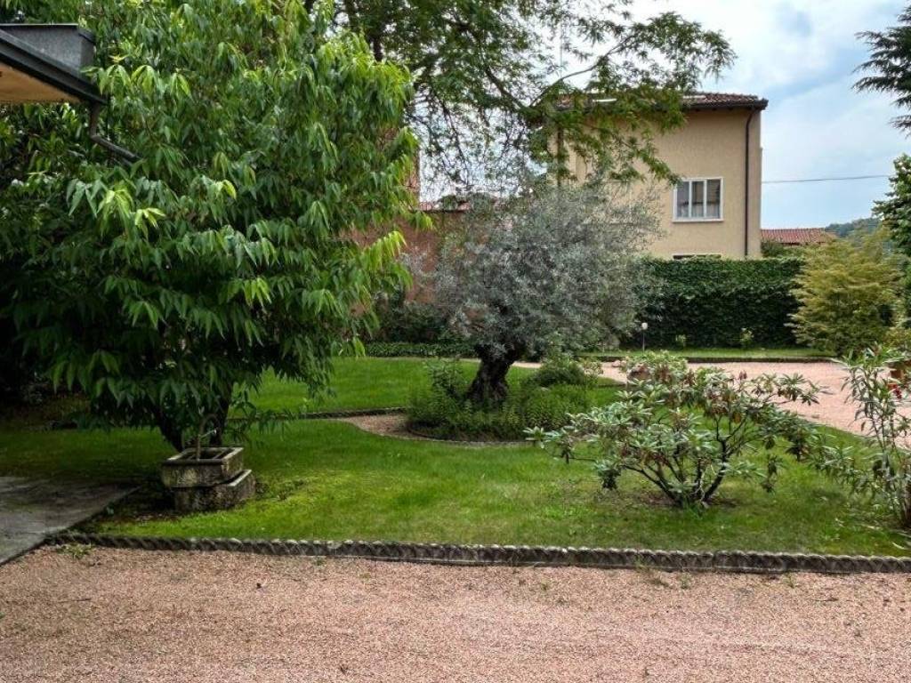 Villa a Castronno in Via Camillo Benso di Cavour - Foto 3