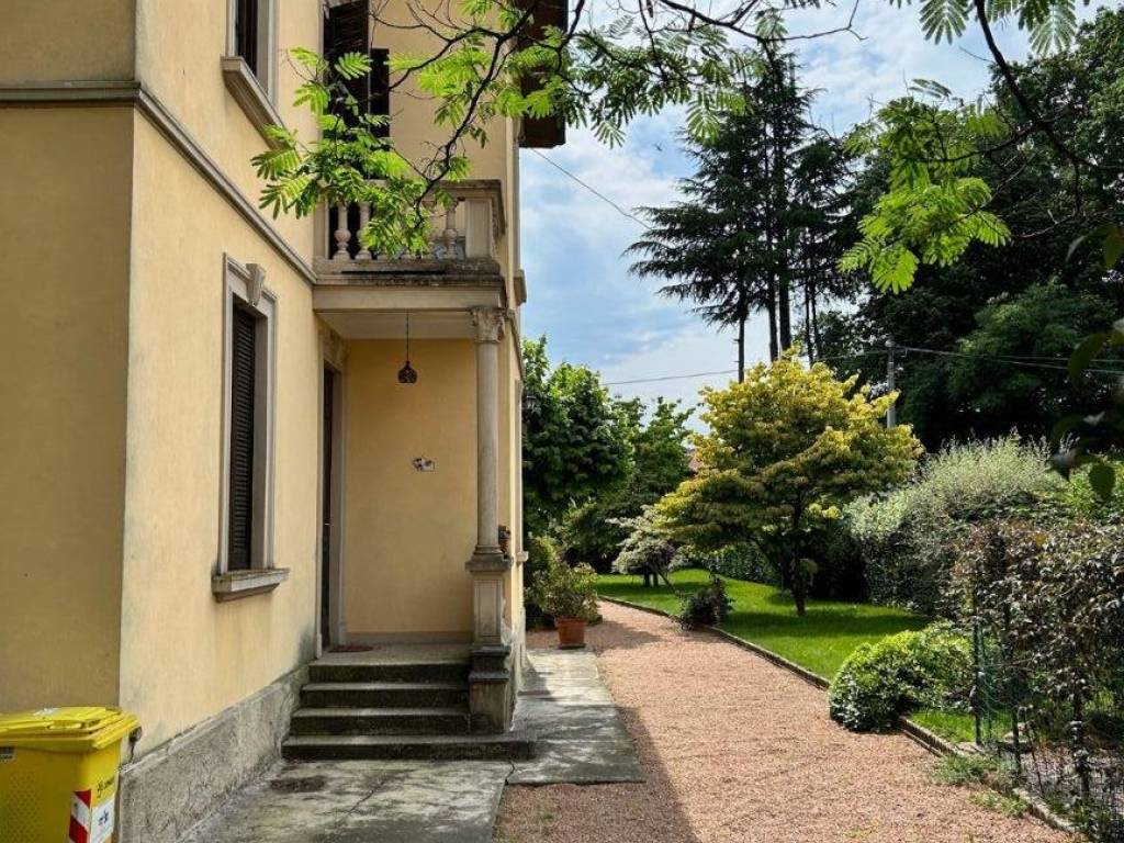 Villa a Castronno in Via Camillo Benso di Cavour - Foto 4