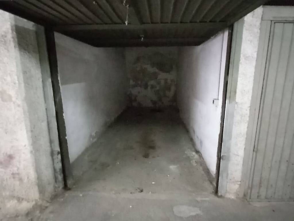 Box / garage a Maddaloni in Via Roma, 10 - Foto 2