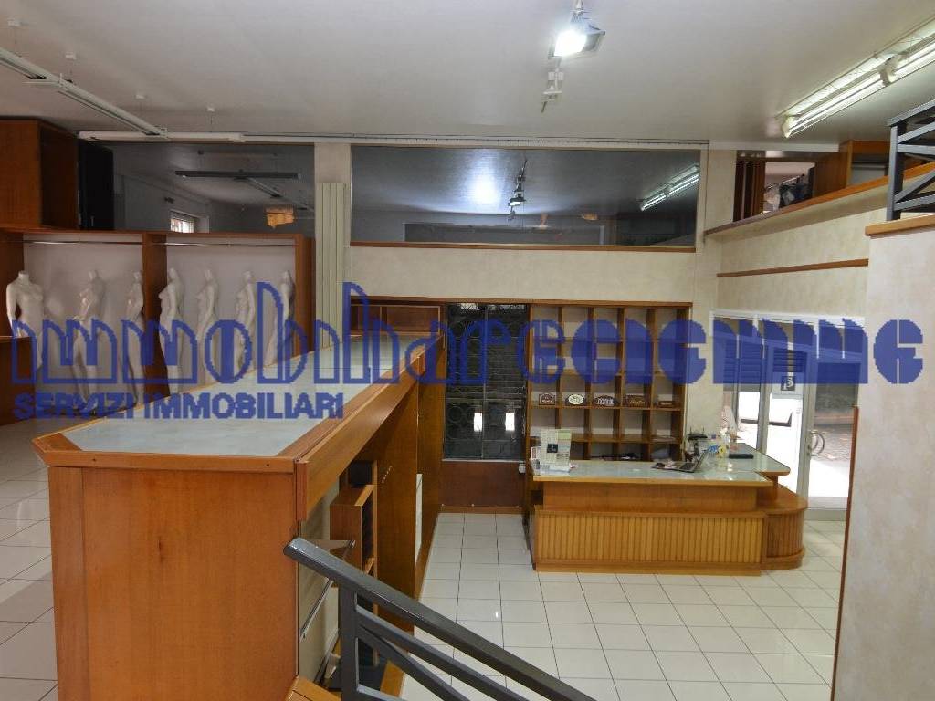 Immobile a Calolziocorte in PIAZZA V. VENETO, 5 - Foto 4