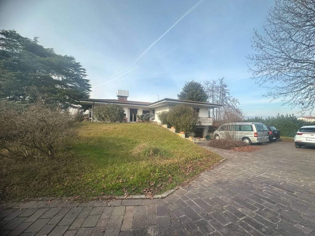 Villa a Costabissara in Via Francesco Crispi - Foto 2