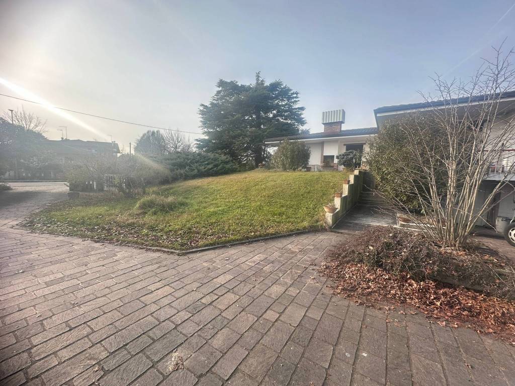 Villa a Costabissara in Via Francesco Crispi - Foto 3
