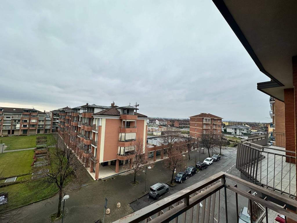Appartamento a Carmagnola in Viale Eloisia Barbaroux - Foto 4