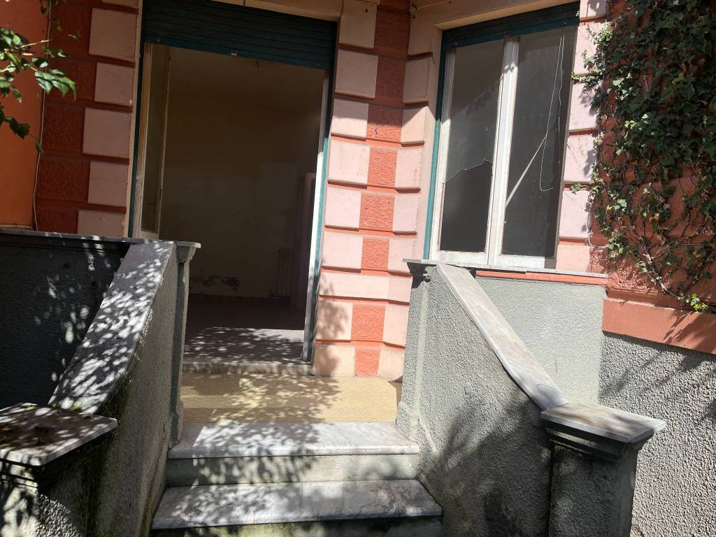 Appartamento a Spotorno in Via Camillo Benso di Cavour, 8 - Foto 2