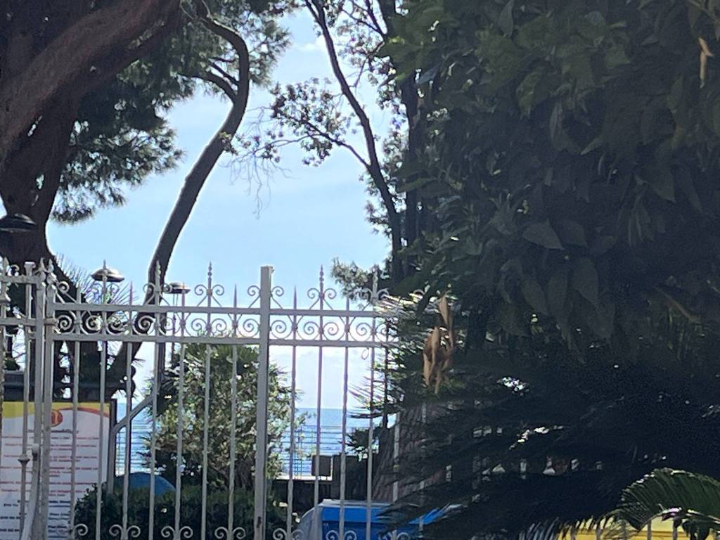 Appartamento a Spotorno in Via Camillo Benso di Cavour, 8 - Foto 3