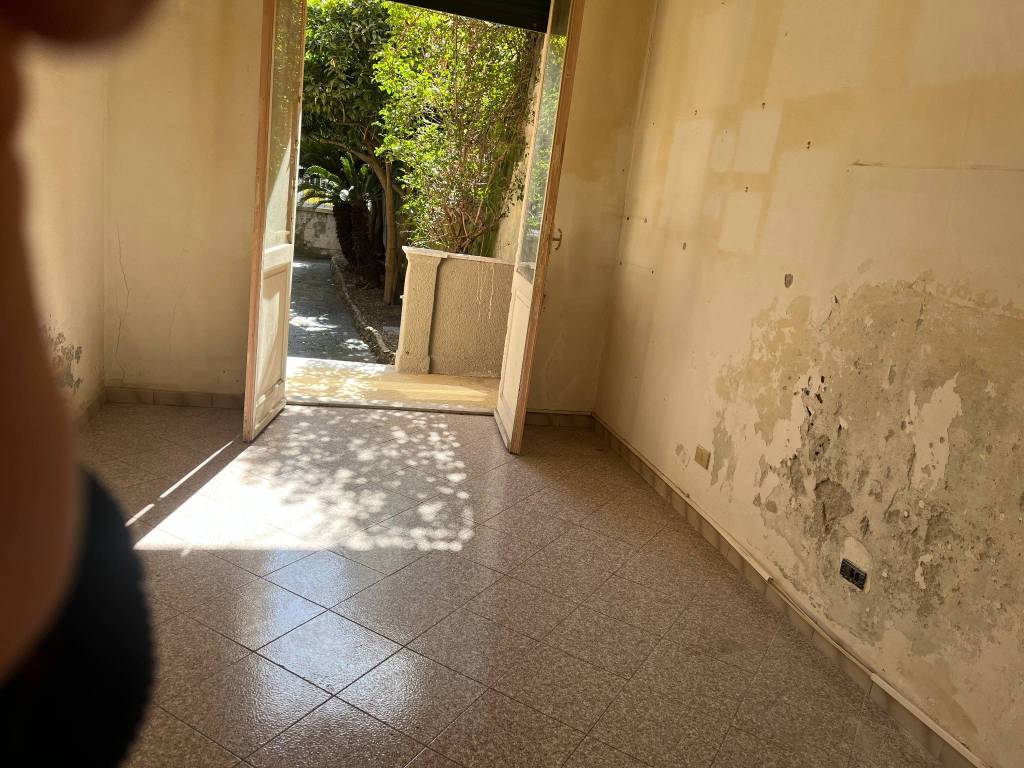 Appartamento a Spotorno in Via Camillo Benso di Cavour, 8 - Foto 5