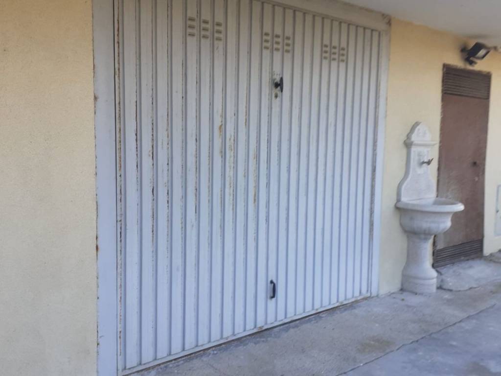 Box / garage a Pescara in Via Giuseppe d'Albenzio, 6 - Foto 2