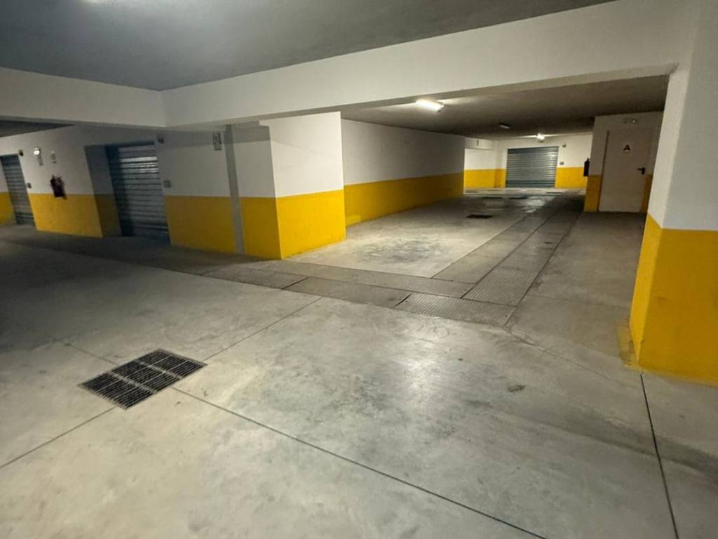 Box / garage a Caltanissetta in Viale della Regione, 40 - Foto 2